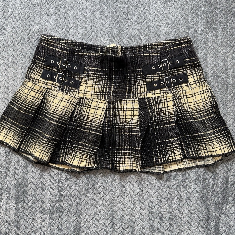 Y2K Tripp NYC Mini Skirt Plaid Pleated Micro Black Cream XS Buckle Goth Punk